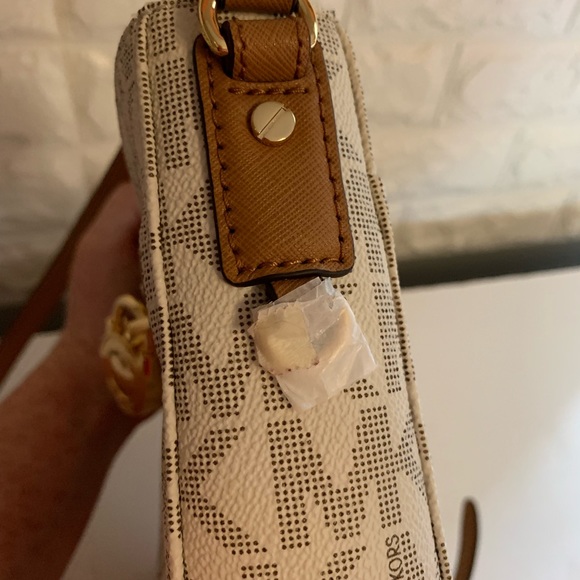 NWOT Michael Kors MK HAMILTON VANILLA CROSSBODY - Picture 8 of 8